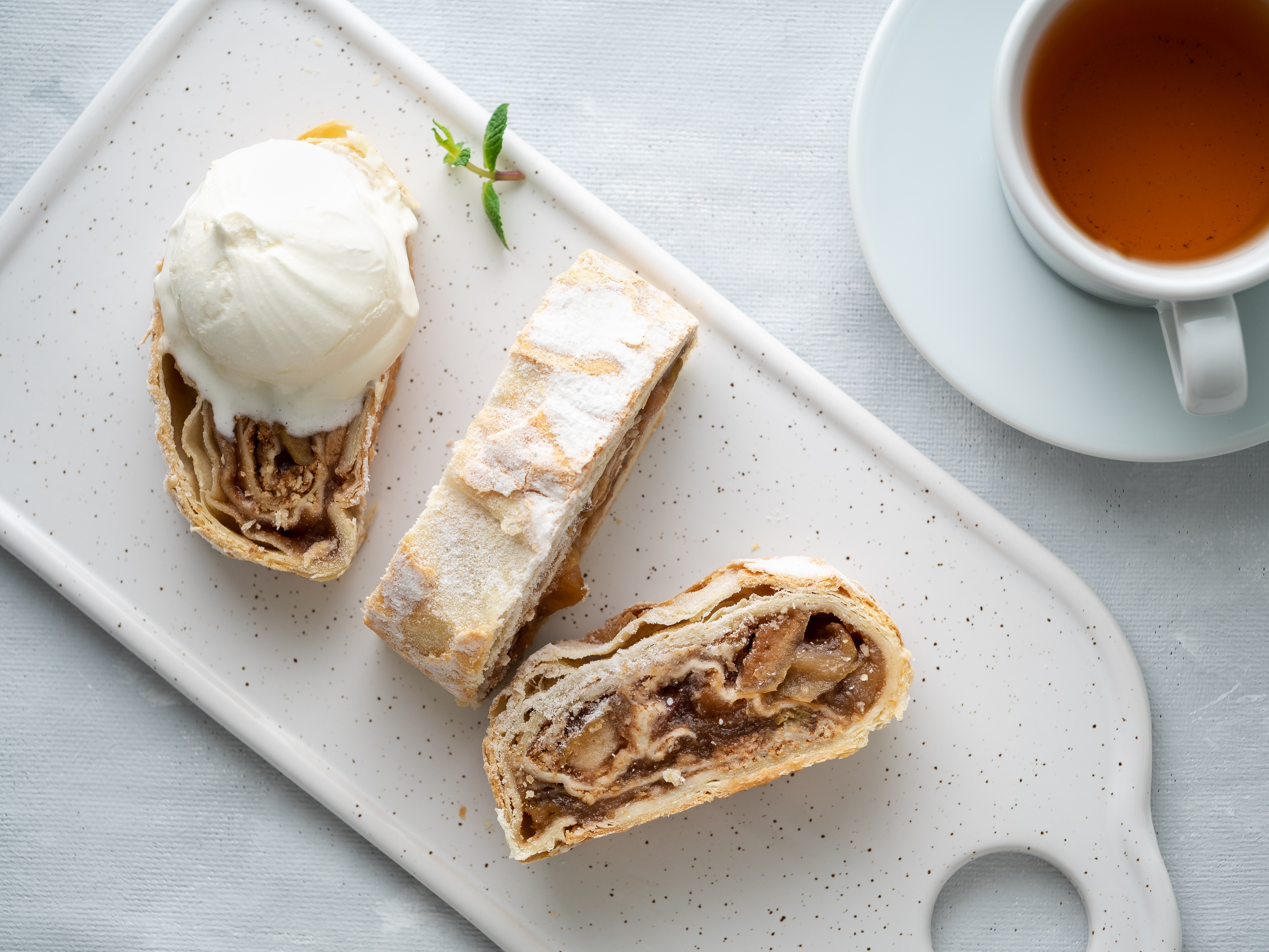 Apple strudel with ice cream and cinnamon. Baked cake and tea, delicious dessert Speisekarte